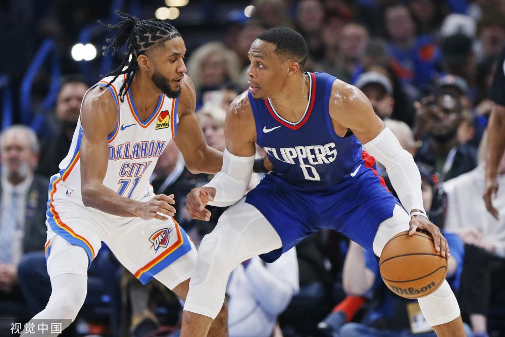 現出強勁的 現出強勁的